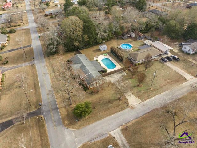 188 E Lewis Street, Cochran, GA 31014