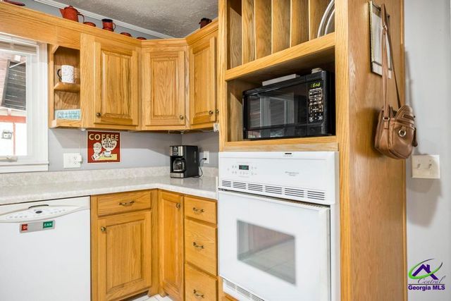 188 E Lewis Street, Cochran, GA 31014