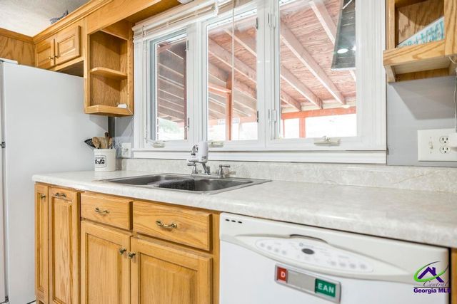 188 E Lewis Street, Cochran, GA 31014