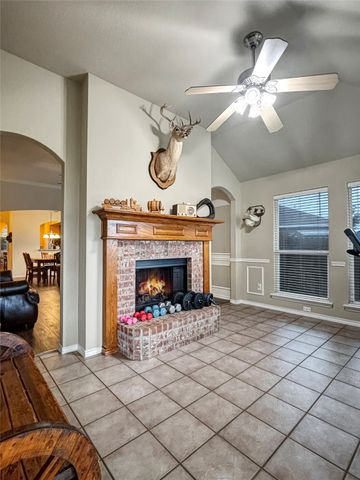 86 Bridgewood Drive, Mansfield, TX 76063