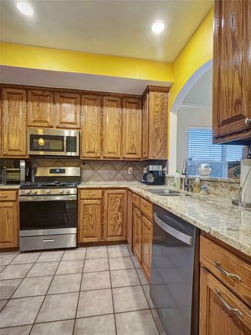 86 Bridgewood Drive, Mansfield, TX 76063