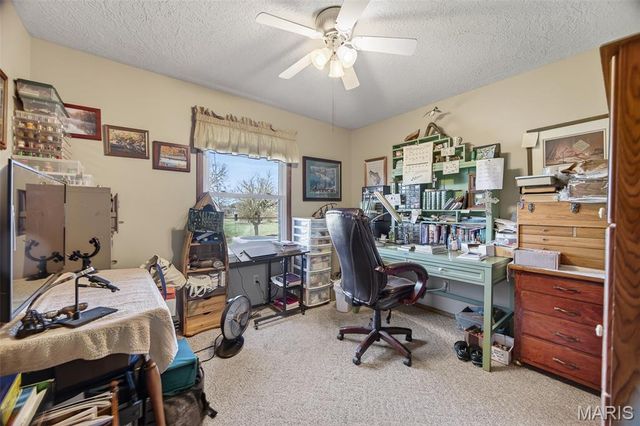 301 Planeview Avenue, Lebanon, MO 65536