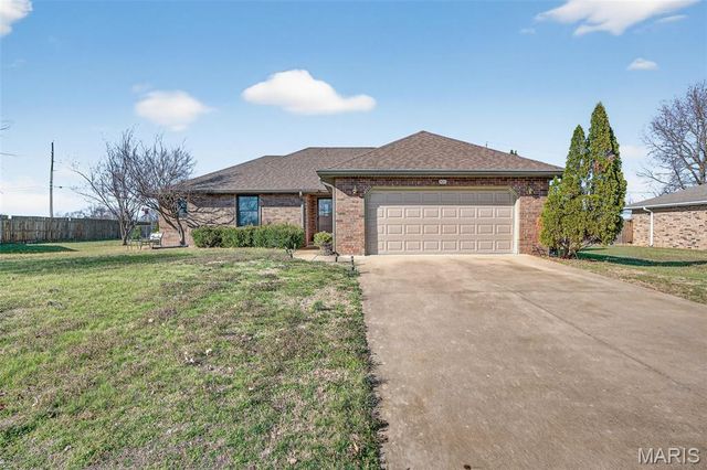 301 Planeview Avenue, Lebanon, MO 65536