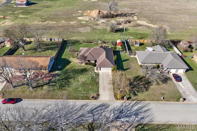 301 Planeview Avenue, Lebanon, MO 65536