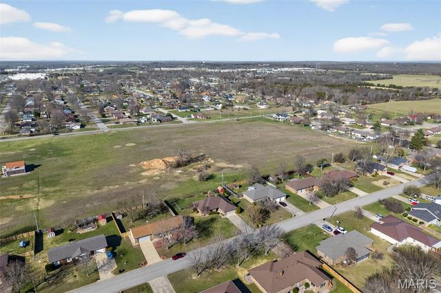 301 Planeview Avenue, Lebanon, MO 65536