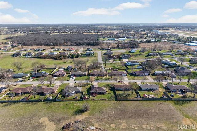 301 Planeview Avenue, Lebanon, MO 65536