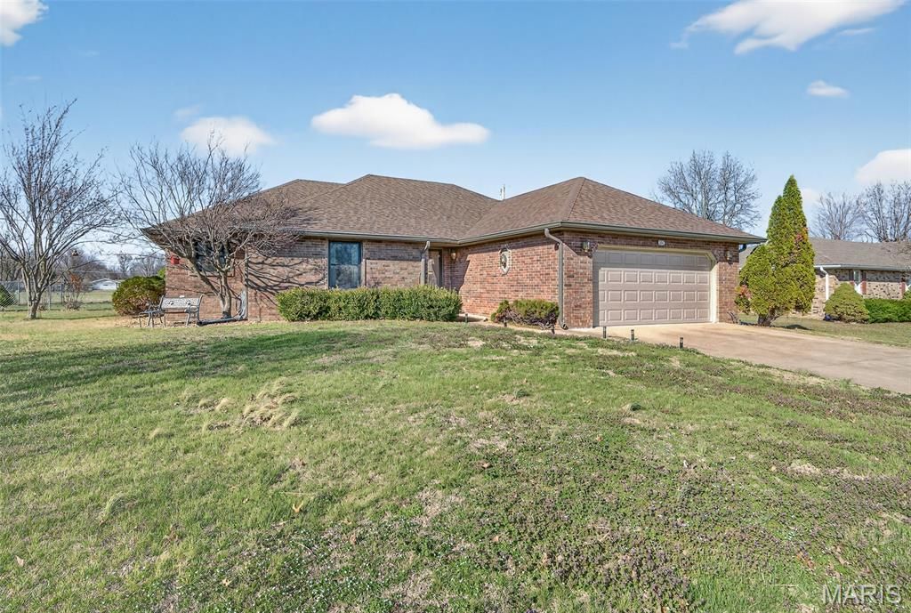 301 Planeview Avenue, Lebanon, MO 65536
