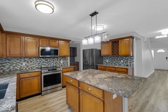 14187 Refreshing Garden Lane, Fishers, IN 46038