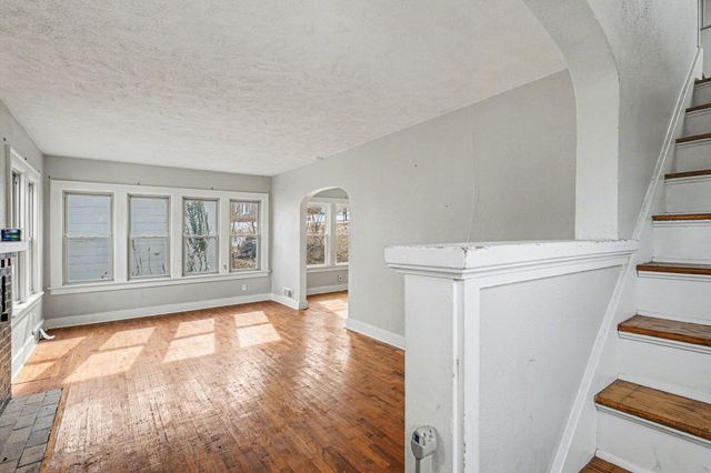 2326 S Burdick Street, Kalamazoo, MI 49001