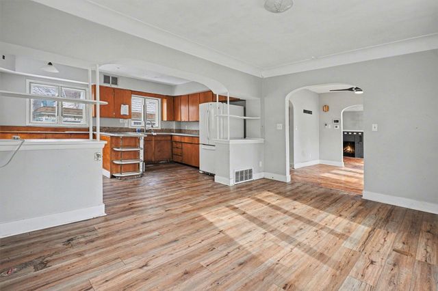 2326 S Burdick Street, Kalamazoo, MI 49001