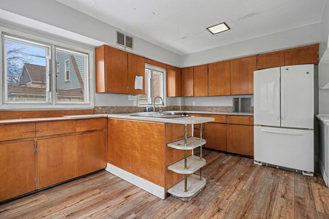 2326 S Burdick Street, Kalamazoo, MI 49001