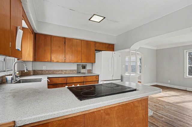 2326 S Burdick Street, Kalamazoo, MI 49001