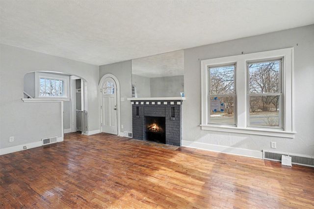 2326 S Burdick Street, Kalamazoo, MI 49001