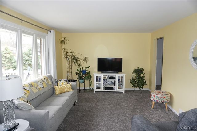 87 Greenhill, West Seneca, NY 14224