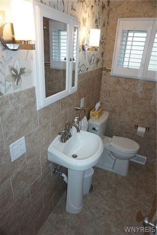 87 Greenhill, West Seneca, NY 14224