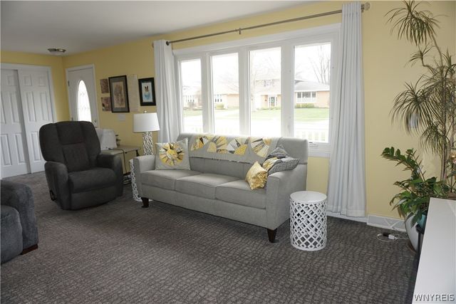 87 Greenhill, West Seneca, NY 14224