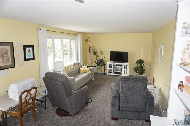 87 Greenhill, West Seneca, NY 14224
