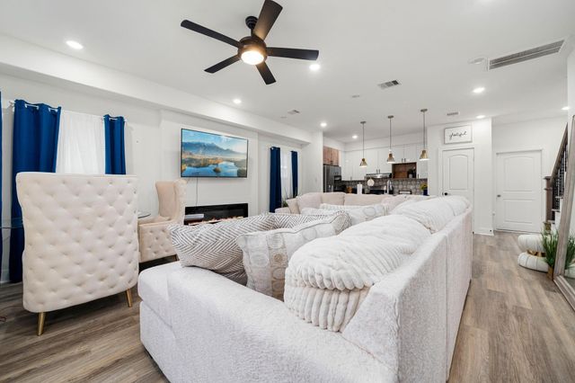 851 S Victory Drive B C, Houston, TX 77088