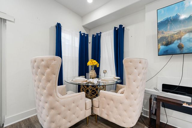 851 S Victory Drive B C, Houston, TX 77088