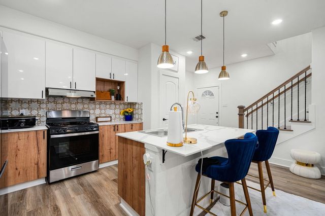 851 S Victory Drive B C, Houston, TX 77088