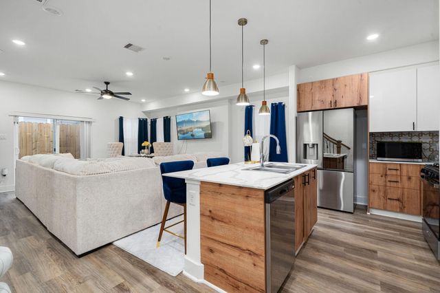 851 S Victory Drive B C, Houston, TX 77088