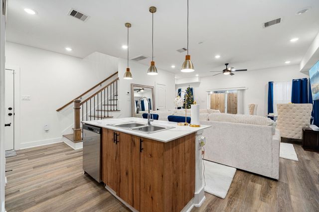 851 S Victory Drive B C, Houston, TX 77088