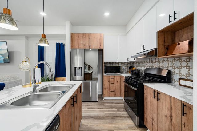 851 S Victory Drive B C, Houston, TX 77088