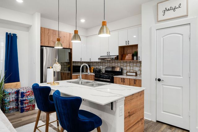 851 S Victory Drive B C, Houston, TX 77088