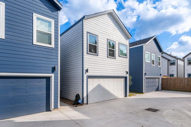 851 S Victory Drive B C, Houston, TX 77088