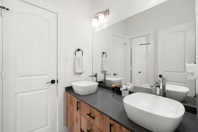 851 S Victory Drive B C, Houston, TX 77088