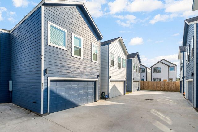 851 S Victory Drive B C, Houston, TX 77088