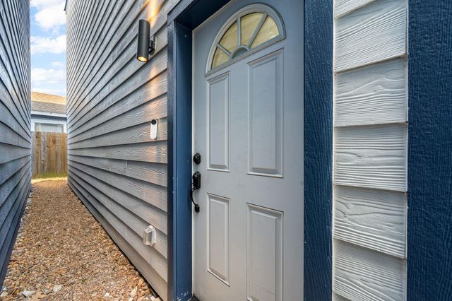 851 S Victory Drive B C, Houston, TX 77088