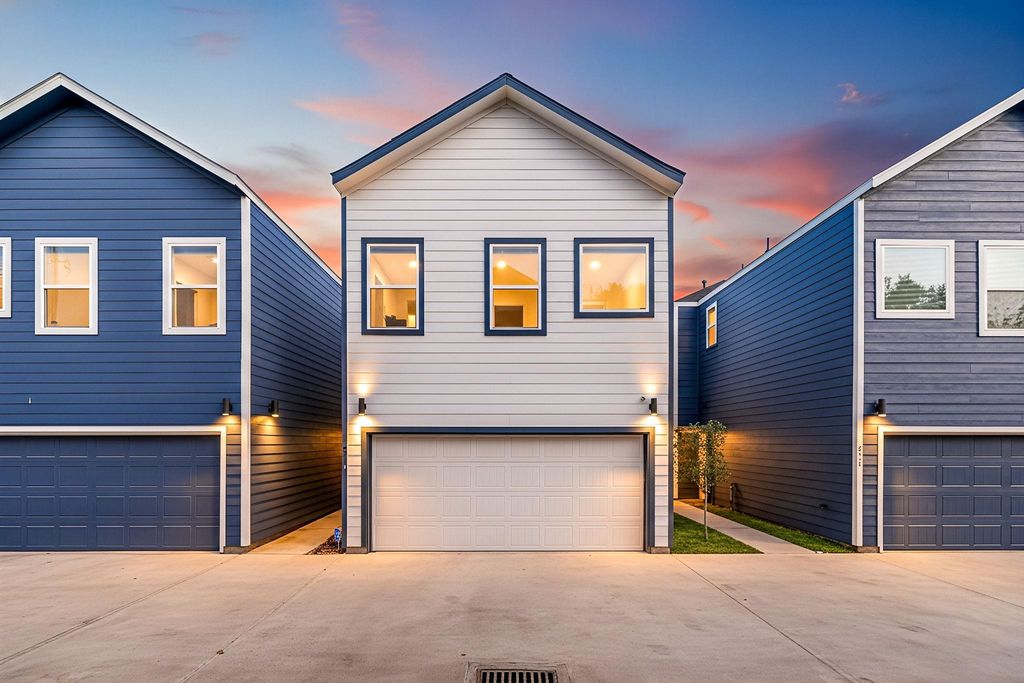 851 S Victory Drive B C, Houston, TX 77088