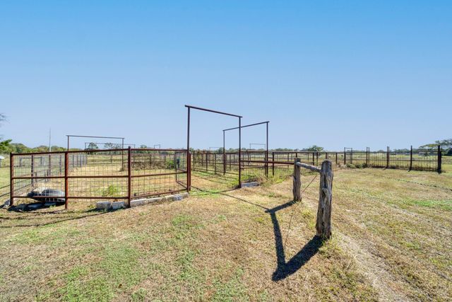 24644 Old Highway 6, Navasota, TX 77868