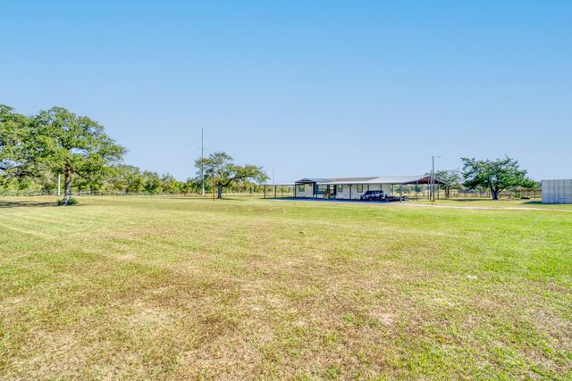 24644 Old Highway 6, Navasota, TX 77868