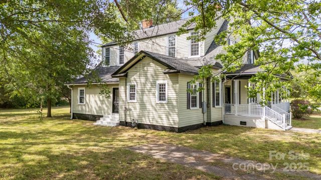 301 W Central Street, Maxton, NC 28364