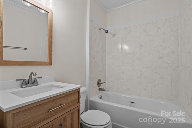 301 W Central Street, Maxton, NC 28364