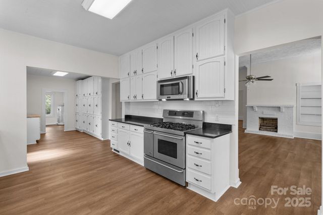 301 W Central Street, Maxton, NC 28364