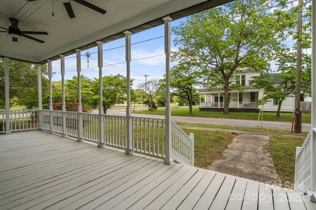 301 W Central Street, Maxton, NC 28364