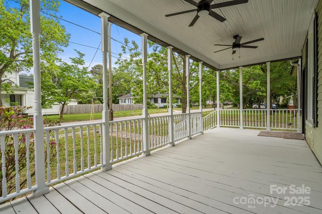 301 W Central Street, Maxton, NC 28364