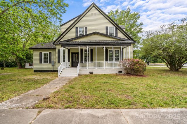 301 W Central Street, Maxton, NC 28364