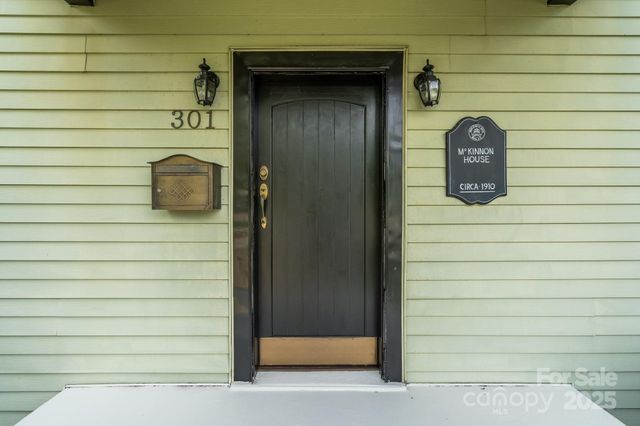 301 W Central Street, Maxton, NC 28364