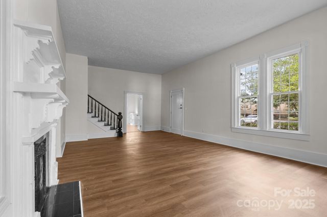 301 W Central Street, Maxton, NC 28364