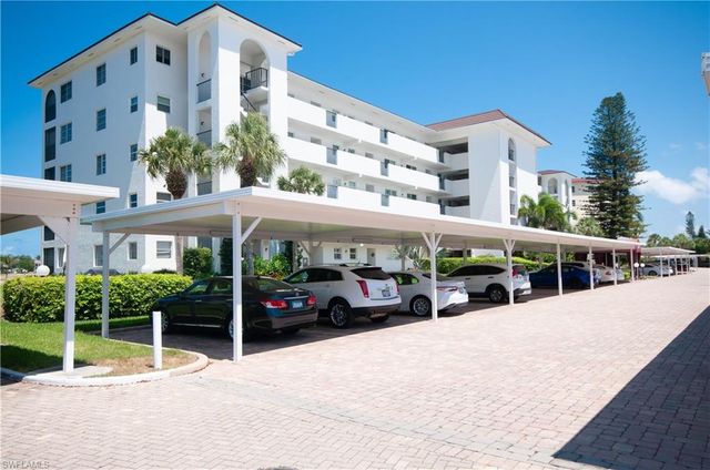 29 High Point CIR E 503, Naples, FL 34103