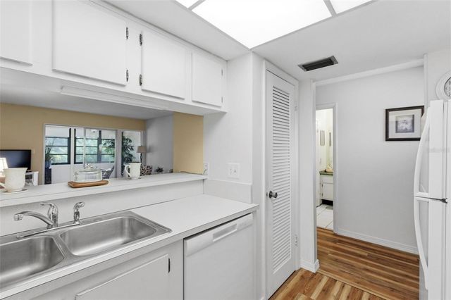 404 WINDRUSH BAY DRIVE, Tarpon Springs, FL 34689
