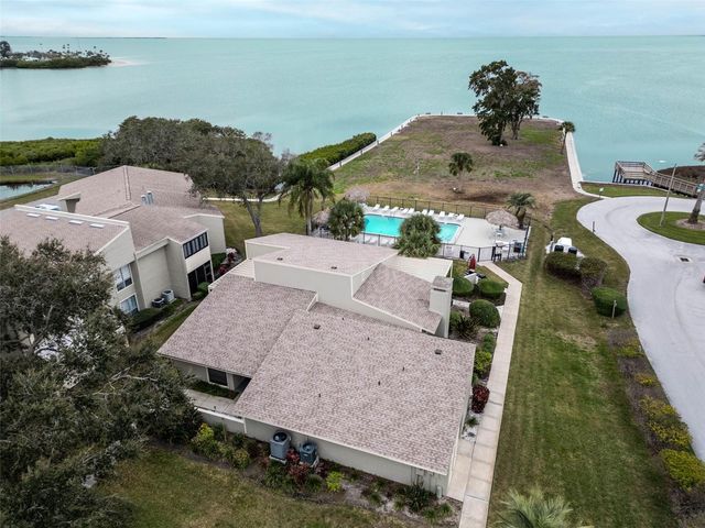 404 WINDRUSH BAY DRIVE, Tarpon Springs, FL 34689