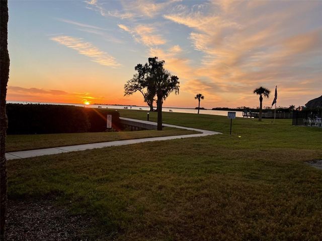 404 WINDRUSH BAY DRIVE, Tarpon Springs, FL 34689