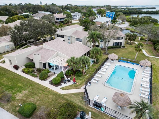 404 WINDRUSH BAY DRIVE, Tarpon Springs, FL 34689