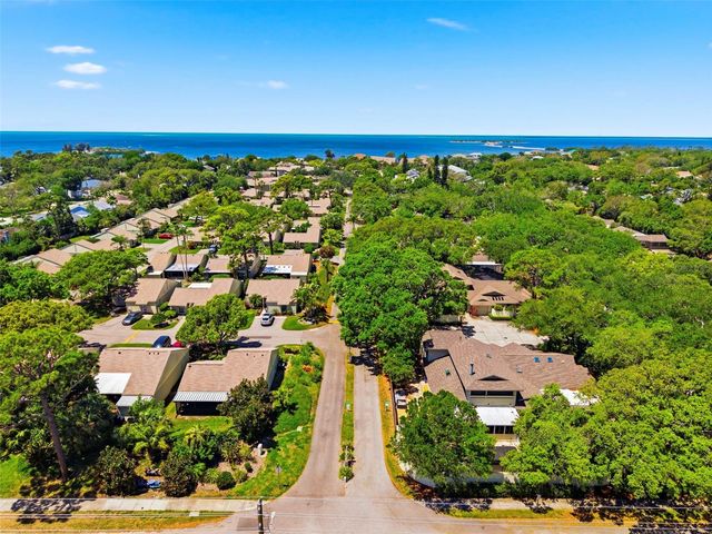 404 WINDRUSH BAY DRIVE, Tarpon Springs, FL 34689