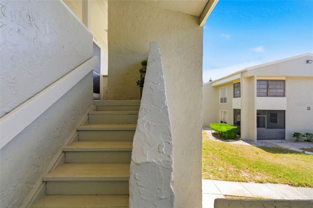 404 WINDRUSH BAY DRIVE, Tarpon Springs, FL 34689